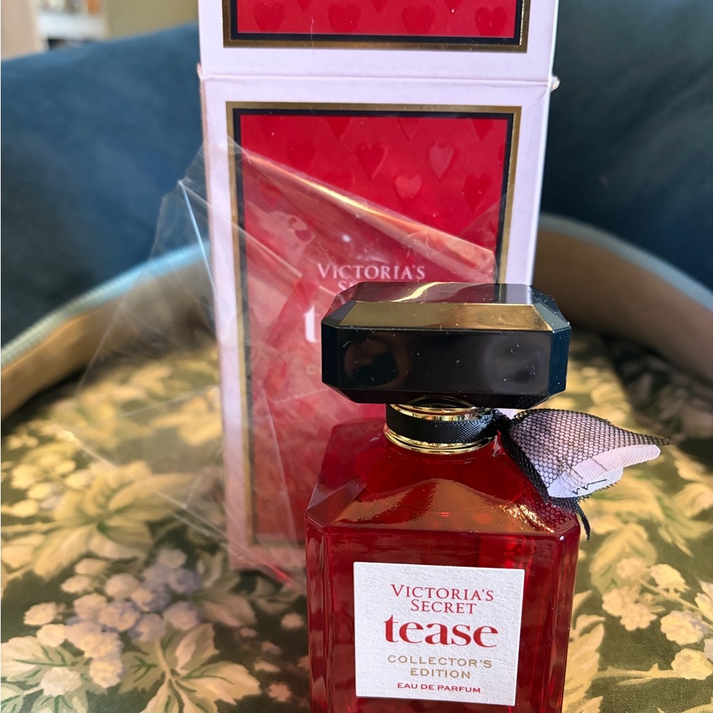 Victoria's Secret Tease Collector's Edition Red Perfume limited edition, new